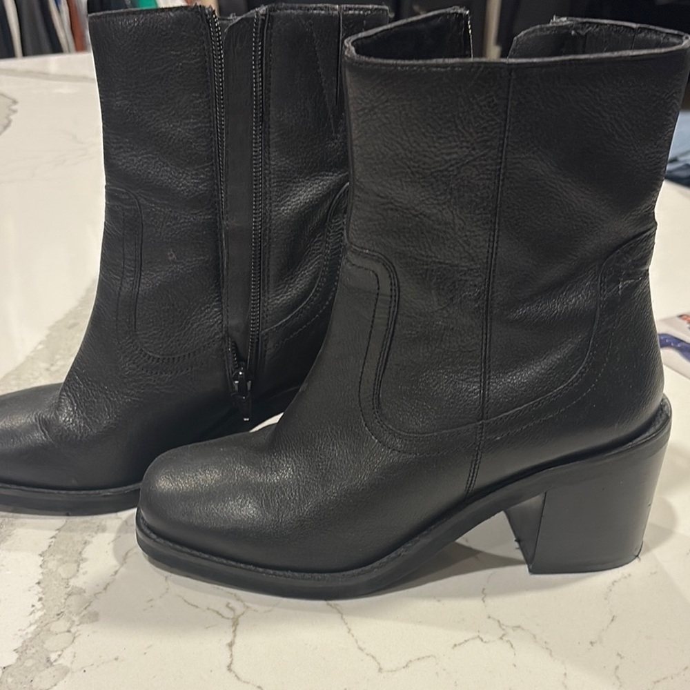 Seychelles Black Heeled Boots Minimalist Design